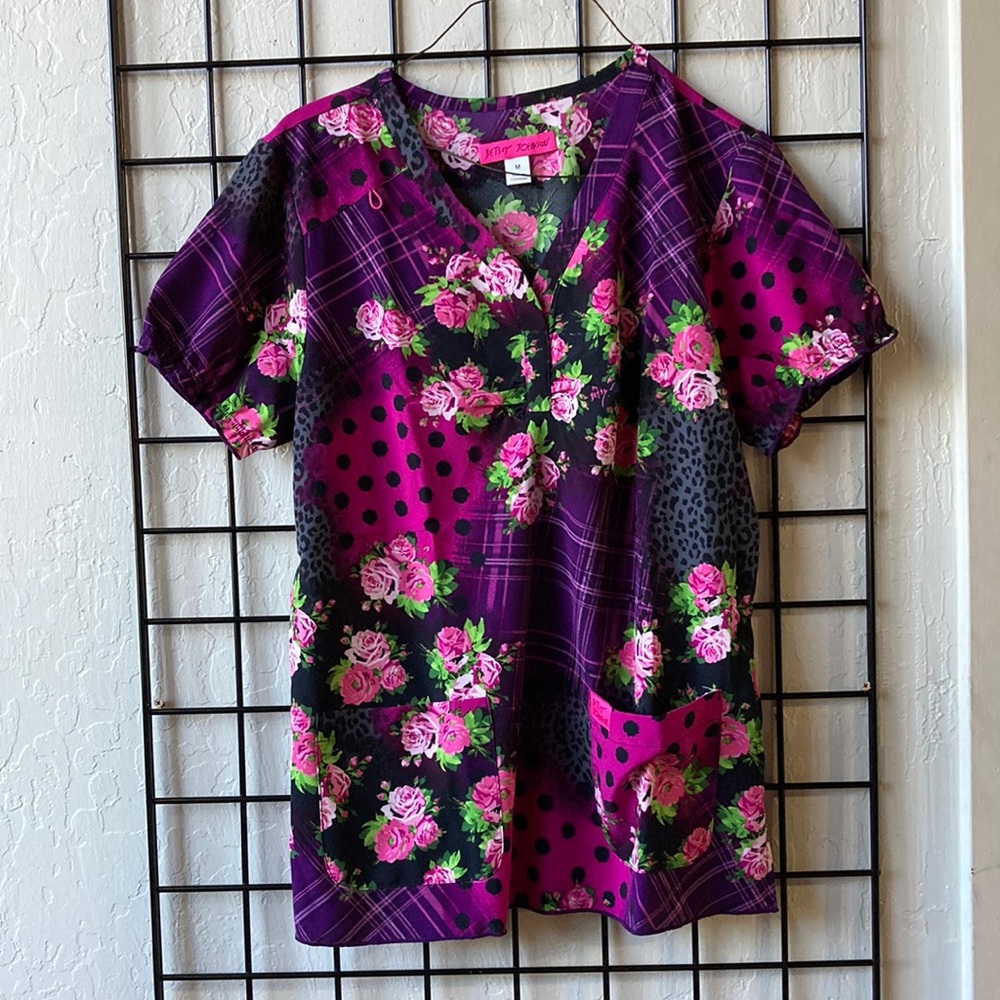 Betsey Johnson scrub top - M